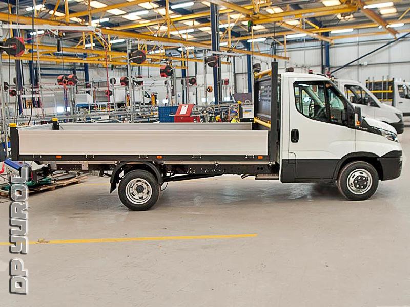 Грузовой автомобиль с бортовым кузовом