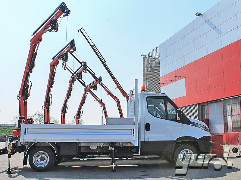 Бортовой грузовик с манипулятором IVECO Daily