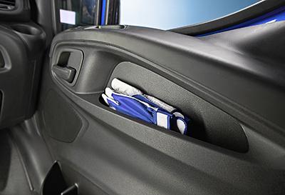 Ниша для вещей в двери кабины IVECO Daily